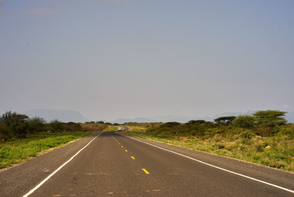 Le Fonds africain de développement débloque près de 81 millions de dollars pour financer l’aménagement d’un axe routier reliant la Guinée et le Sénégal afin de favoriser l’intégration et les échanges commerciaux