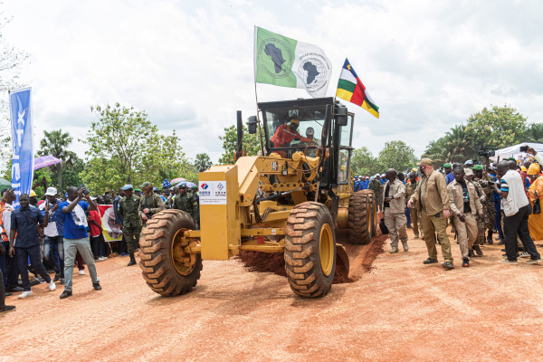 République centrafricaine : le président Faustin-Archange Touadéra lance les travaux de construction de la route Gouga-Mbaïki-Bangui, longue de 221 kilomètres
