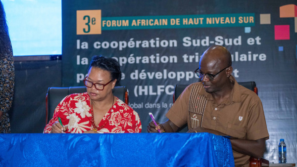 Afrobarometer et le Mécanisme Africain d’évaluation par les Pairs (MAEP) renouvellent leur partenariat pour renforcer les données de gouvernance et la responsabilité en Afrique