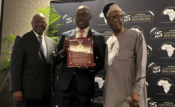 Le Président d’Afreximbank, le Professeur Benedict Oramah,a reçu le prix da Médaille de la Gloire 2024 [Medal of Glory] pour son leadership visionnaire