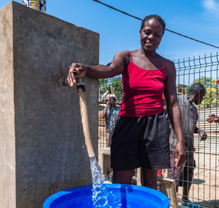 Le pouvoir de l’eau : le Projet d’appui institutionnel pour la durabilité des prestations des services urbains d’alimentation en eau et d’assainissement en Angola transforme des vies